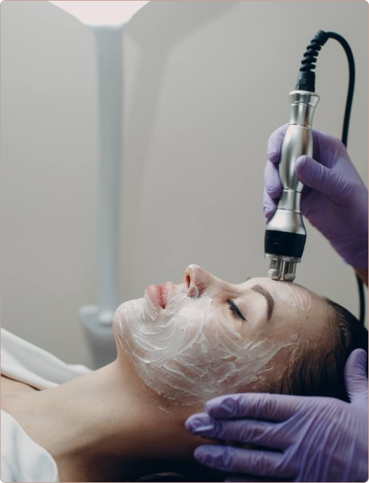 Luxury bridal makeup artist in Lahore